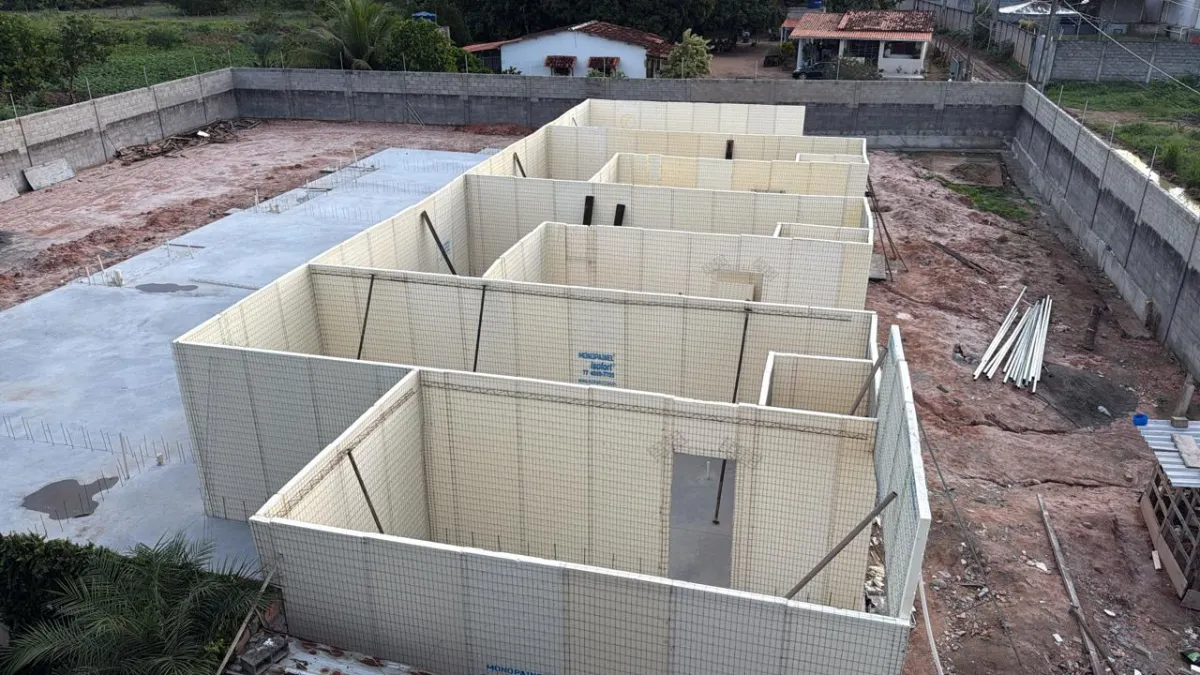 Casa de EPS MonoTech Monopainel